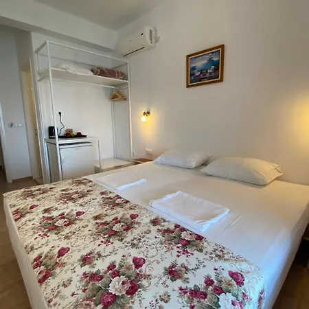 Nostos Guest house *
