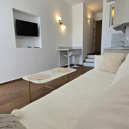 Nostos Guest house 3*